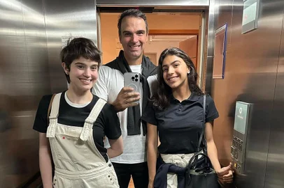 Valentina, Tadeu Schmidt e Laura, filhas do apresentador da Globo.<!-- NICAID(15794568) -->