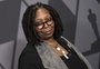 Whoopi Goldberg é alvo de cancelamento nas redes sociais após comentário sobre Holocausto