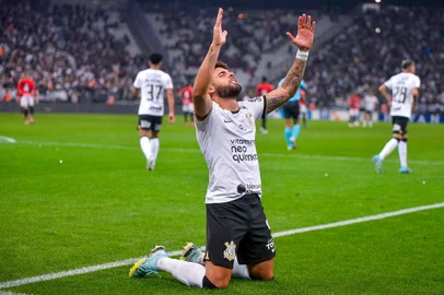 CORINTHIANS E ATLÉTICO GO COPA DO BRASILSP - CORINTHIANS-ATLÉTICO-GO-COPA-BRASIL - ESPORTES - O jogador yuri comemora gol durante partida entre Corinthians e Atlético GO, válido pela Copa do Brasil, realizado na cidade de São Paulo, SP, neste quarta feira, 17. 17/08/2022 - Foto: ANDRÉ ANSELMO/FUTURA PRESS/FUTURA PRESS/ESTADÃO CONTEÚDOEditoria: ESPORTESLocal: SÃO PAULOIndexador: ANDRÉ ANSELMOFotógrafo: FUTURA PRESS<!-- NICAID(15178980) -->