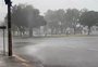 Chuva causa alagamentos em ruas e calçadas de Passo Fundo