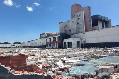 Terrenos da empresa Stemac à venda em Porto Alegre<!-- NICAID(15665617) -->