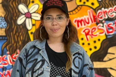 Fluência Casa Hip Hop promove oficina gratuita de criação de vestuário.Encontros iniciam em junho e seguem até outubro.A Fluência Casa Hip Hop, de Caxias do Sul, está com inscrições abertas para a oficina gratuita de Criação e confecção de peças de vestuário, com Fernanda Rieta. Os encontros iniciam na primeira semana de junho e seguem até o final de outubro. Para participar da formação, é necessário ter idade mínima de 16 anos. As inscrições podem ser feitas por formulário online disponibilizado no perfil do Instagram @fluenciacasahiphop.<!-- NICAID(15435058) -->