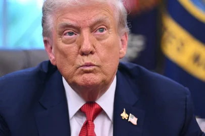 US President Donald Trump speaks to the press after signing an executive order about Tiktok in the Oval Office of the White House in Washington, DC, on September 25, 2025. The White House has said a US version of TikTok would feature a homegrown model of the app's prized algorithm, potentially clearing one of the main obstacles to keeping the Chinese-owned platform online in the United States. (Photo by SAUL LOEB / AFP)Editoria: POLLocal: WashingtonIndexador: SAUL LOEBSecao: politics (general)Fonte: AFPFotógrafo: STF<!-- NICAID(16133629) -->