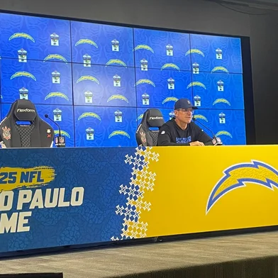 Jim Harbaugh técnico do Los Angeles Chargers<!-- NICAID(16118523) -->