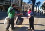 Sindiserv entrega gibi no centro de Caxias para contestar reforma istrativa nacional