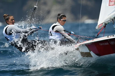 Brazil's Ana Luiza Barbachan and Fernanda Oliveira compete in the women's two-person dinghy 470 race during the Tokyo 2020 Olympic Games sailing competition at the Enoshima Yacht Harbour in Fujisawa, Kanagawa Prefecture, Japan, on  July 29, 2021. (Photo by Peter PARKS / AFP)<!-- NICAID(14853100) -->