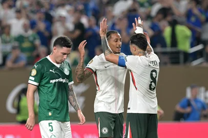Chelsea's English midfielder #11 Noni Madueke (C) and Chelsea's Argentinian midfielder #08 Enzo Fernandez (R) react during the FIFA Club World Cup 2025 quarterfinal football match between Brazil's Palmeiras and England's Chelsea at the Lincoln Financial Field Stadium in Philadelphia on July 4, 2025. (Photo by JUAN MABROMATA / AFP)<!-- NICAID(16074004) -->