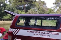 Um homem de 68 anos foi encontrado morto em um açude, no interior de Nova Petrópolis, no fim da manhã desta sexta-feira (16). Os bombeiros voluntários do município foram acionados por volta de 11h20min, para atender a ocorrência na localidade de Pinhal Alto. <!-- NICAID(16039014) -->