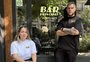 Como um casal que se apaixonou em Porto Alegre conquistou Paris com frango assado e drinques autorais