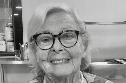 Dione Laux Wiederkehr faleceu na madrugada de 26 de abril, um sábado, aos 91 anos. Ela era natural de São Sebastião do Caí, no Vale do Caí.<!-- NICAID(16046440) -->