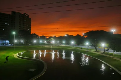 Sol e calor dão lugar para chuva, vento intenso e queda nas temperaturas em todo o RS<!-- NICAID(15077100) -->