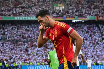 Merino saiu do banco para classificar a Espanha para a semifinal da Eurocopa.