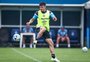 Após atraso, volante se reapresenta no Grêmio