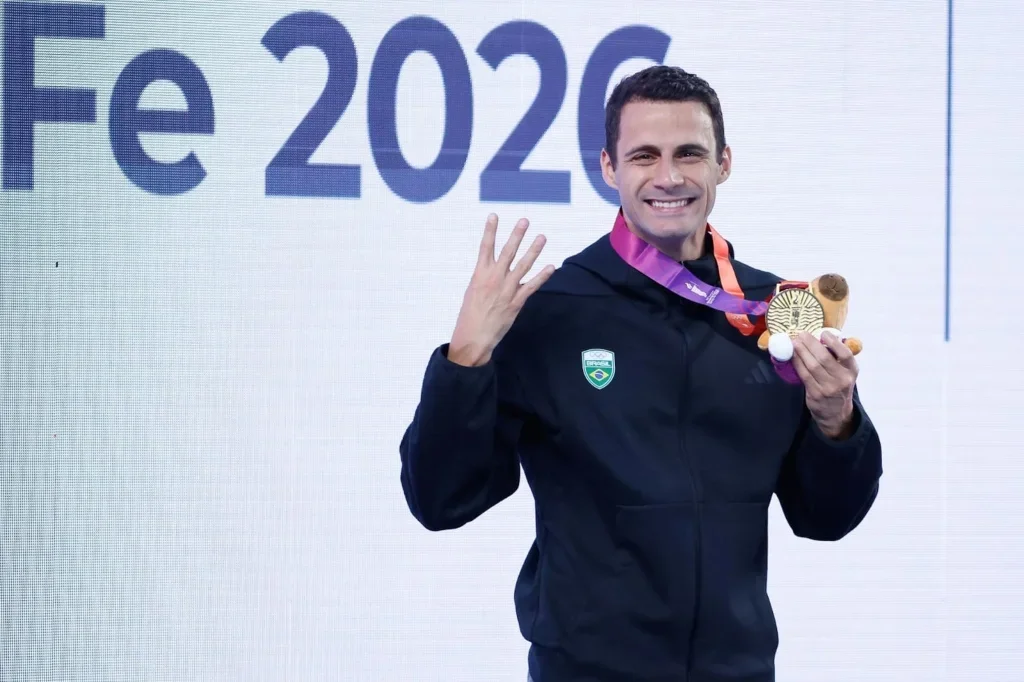 Leonardo de Deus é tetra nos 200 metros costas e Brasil soma 44 medalhas nas piscinas nos Jogos Sul-Americanos