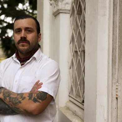 PORTO ALEGRE, RS, BRASIL, 18-08-2025: o gaúcho John Levisky, que tem formação em Londres, dará cursos de barbearia em Chicago e Los Angeles. Foto: Camila Hermes/Agencia RBS<!-- NICAID(16104260) -->