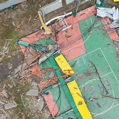 IMBÉ, RS, BRASIL - 10/02/2025 - Temporal causa estragos e transtornos no Litoral Norte. Na imagem, a situação no município de Imbé. FOTO: RONALDO BERNARDI, AGÊNCIA RBS<!-- NICAID(15978047) -->