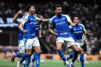 Jogadores do Cruzeiro no jogo contra o Atlético-MG pelas quartas de final da Copa do Brasil<!-- NICAID(16111561) -->