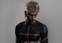 Cantor Machine Gun Kelly cobre o corpo com nova tatuagem: "Propósito espiritual"