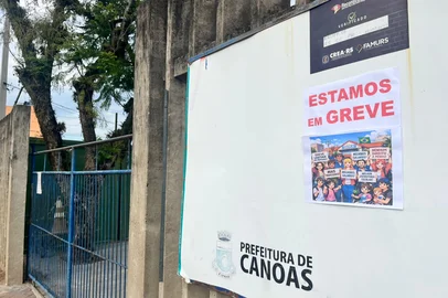 Professores entram em greve em Canoas. Escola Barão de Mauá, bairro Fátima, totalmente fechada.<!-- NICAID(16270659) -->
