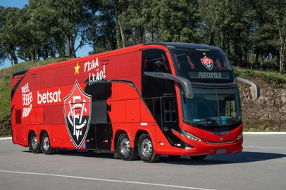 O Esporte Clube Vitória recebeu um novo ônibus Marcopolo Paradiso G8 1800 DD para o transporte dos jogadores e comissão técnica. <!-- NICAID(15788484) -->