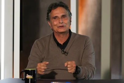 O empresÃ¡rio e ex-piloto de FÃ³rmula 1, tricampeÃ£o mundial, Nelson Piquet, participa do programa Sem Censura, na TV BrasilO empresário e ex-piloto de Fórmula 1, tricampeão mundial, Nelson Piquet, participa do programa Sem Censura, na TV Brasil. Foto: Marcello Casal Jr / Agência BrasilLocal: BrasÃ­liaIndexador: Marcello Casal JrAgÃªncia BrasilFonte: AgÃªncia Brasil/Empresa Brasil dFotógrafo: Reporter Fotografico<!-- NICAID(15137492) -->