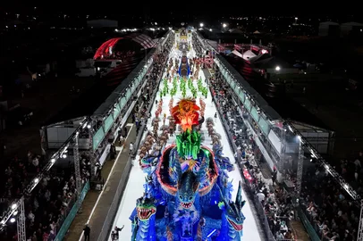 15.03.2025: Carnaval do Porto Seco, série Ouro. Acadêmicos de Gravataí. Fotos: Duda Fortes/Agencia RBSDRONE<!-- NICAID(15996226) -->
