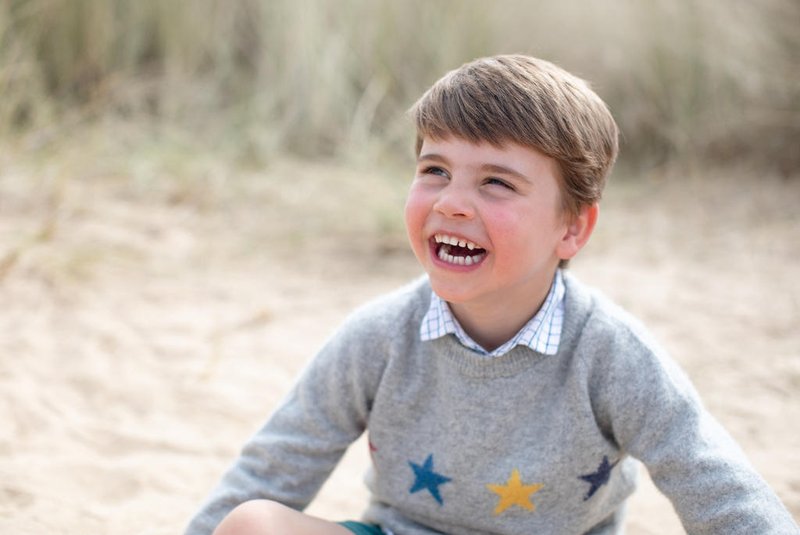 A handout picture released by Kensington Palace on April 22, 2022 shows Britain's Prince Louis of Cambridge posing for a photograph, taken by his mother, Britain's Catherine, Duchess of Cambridge, in Norfolk, eastern England in April, 2022, released to mark the fourth birthday of Prince Louis on April 23. (Photo by The Duchess of Cambridge / KENSINGTON PALACE / AFP) / RESTRICTED TO EDITORIAL USE - MANDATORY CREDIT "AFP PHOTO / KENSINGTON PALACE / DUCHESS OF CAMBRIDGE" - NO MARKETING NO ADVERTISING CAMPAIGNS - RESTRICTED TO SUBSCRIPTION USE - STRICTLY NO SALES - DISTRIBUTED AS A SERVICE TO CLIENTS - NO USES AFTER DECEMBER 31, 2022 / <!-- NICAID(15076268) -->