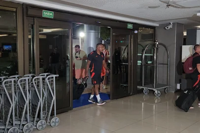 Inter desembarca em Salvador para a estreia na Libertadores.<!-- NICAID(16008977) -->