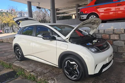 PORTO ALEGRE, RS, BRASIL, 02-09-2025: Primeiro táxi 100% elétrico começará a rodar em Porto Alegre. Foto: EPTC/PMPA/Divulgação<!-- NICAID(16115525) -->