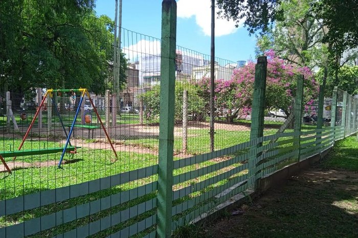 Escola Municipal de Educação Infantil Cantinho Amigo fica na Praça Garibaldi