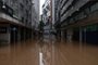 Porto Alegre, RS, Brasil, 04-05-2024: Encontro das ruas General Camara e dos Andradas (Rua Da Praia) alagadas devido ao aumento do nivel do Guaiba. Foto: Mateus Bruxel / Agência RBS<!-- NICAID(15754071) -->