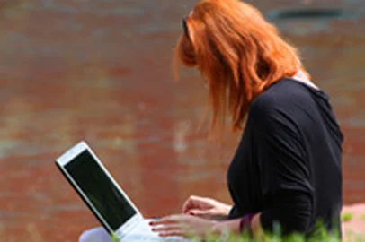 pio - computador - digitar - notebook - laptop - coluna - postura - internet