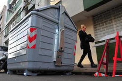 Novo sistema de recolhimento de lixo organico em Porto Alegre contêineres,lixo orgânico,marize lima,ana maria souza,ronaldo silva