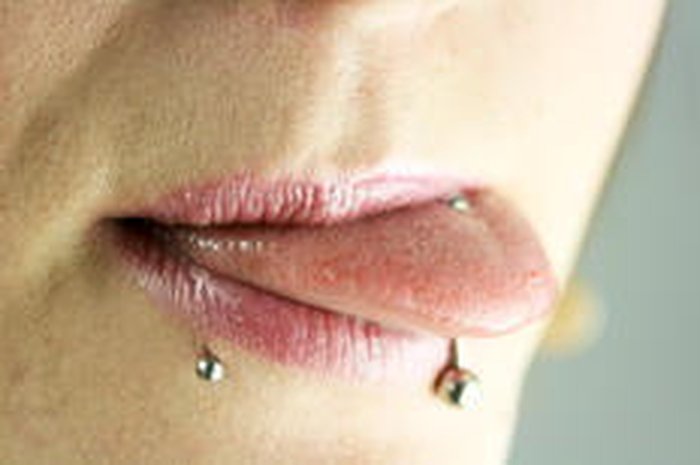 Entenda os riscos de colocar piercing na boca