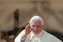 Pope Benedict XVI waves as he arrives for his weekly general audience on September 28 2011 at St Peter s square at The Vatican AFP PHOTO TIZIANA FABI Editoria REL Local Vatican City Indexador TIZIANA FABI Secao religious leader Fonte AFP Fotografo STR Papa,Vaticano,Papa Bento XVI