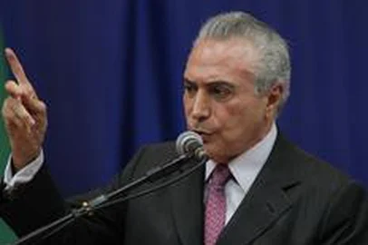 O presidente da Republica em exercicio Michel Temer PMDB durante abertura do XXV Congresso de Brasileiro de Direito Administrativo no Palace Othon Hotel em Salvador zol,michel temer,vice-presidente,discurso,salvador,bahia,congresso,direito,ministério,esporte,19/10/2011