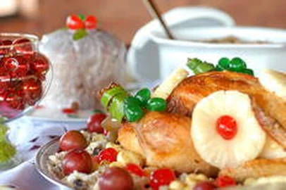 Cad Com Sabores da Serra Tati Ceia de Natal Fotos para caderno comercial Sabores da Serra Ceia preparada pela Babettes culinaria e eventos Nas fotos a ceia peru lombo lentilha e panetone E as donas da esquerda para direita Carla Pereira e Arlete Perini ceia,ceia de natal,natal,babettes,lentilha,panetone,lombo,carla pereira,arlete perini,natalindexplay