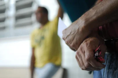 Pacientes com Hanseniase sofrem com a falta de medico especialista na doenca que tambem ja foi conhecida como Lepra E preciso tratamento continuo com remedio e acompanhamento constante para barrar a proliferacao e a evolucao da doenca Mas a medica dermatologista se aposentou em novembro e ainda nao foi substituida hanseníase,lepra,regional de saúde,dermatologista,médico,saúde,preconceito,sus,falta médicos,doença de pele,negligência médica,secretaria de saúde,posto de saúde,doença