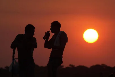 Maquina D1 5020855 Calor no Gasometro calor,cenas,gasômetro,por do sol,pôr do sol,redenção,verão,verão 22,usina do gasômetro