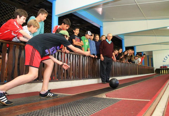 Alunos de Nova Petrópolis aprendem o tradicional jogo de bolão