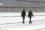 Visitors pass a fence in the former Nazi concentration camp Sachsenhausen in the city of Oranienburg north of Berlin Germany Wednesday Jan 27 2010 On the occasion of Holocaust remembrance day camp survivors and guests commemorated the victims of Nazi dictatorship AP Photo dapd Sven Kaestner holocausto,nazismo,auschwitz,campo de concentração,berlim,oranienburg