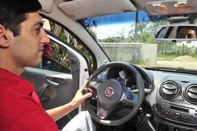  

Jairon de Souza,carro adaptado. Para  o sobre rodas.
Indexador:                                 
