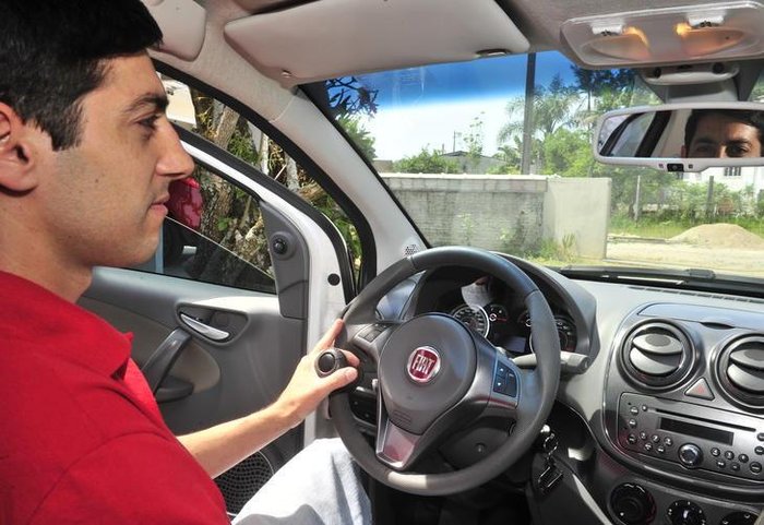  

Jairon de Souza,carro adaptado. Para  o sobre rodas.
Indexador:                                 