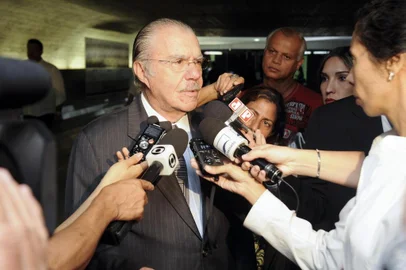 O presidente do Senado, José Sarney (PMDB-AP), concede entrevista.