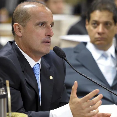 Pauta: reunião da Comissão Parlamentar Mista de Inquérito (CPI) que investiga as relações criminosas de Carlos Augusto Ramos, o Carlinhos Cachoeira, com agentes públicos e privados em que poderá ser votado o relatório final dos trabalhos do colegiado.Na bancada:Deputado Onyx Lorenzoni.