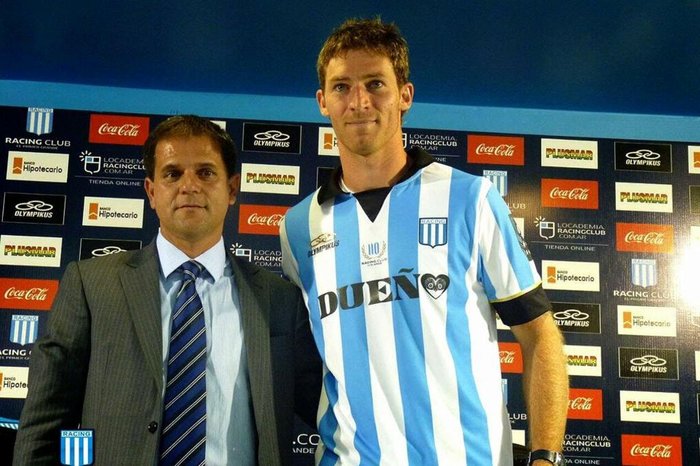 FOTO: Bolatti é oficialmente apresentado pelo Racing, na Argentina