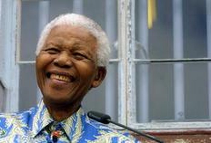 Momento histórico: em 1995, Mandela usa a Copa do Mundo de Rúgbi para unir  a África do Sul, todos por um