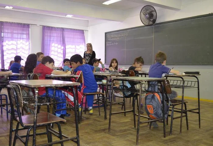 Após greve, escolas estaduais vão recuperar aulas aos sábados e turnos ...