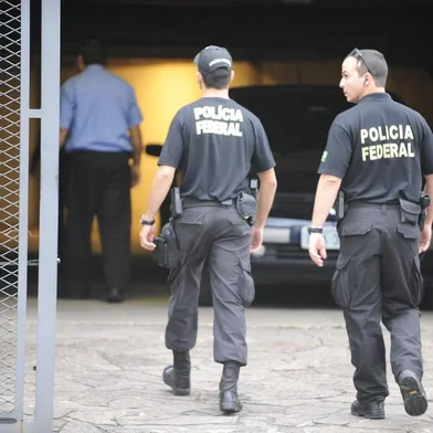  PORTO ALEGRE, RS, BRASIL, 29/04/2013 - A Polícia Federal deflagrou na manhã de hoje, 29 de abril, a Operação Concutare, com o objetivo de reprimir crimes ambientais, crimes contra a administração pública e lavagem de dinheiro (FOTO: RONALDO BERNARDI / ZERO HORA)