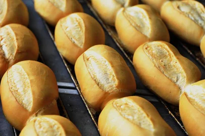  FOTO: MARCELO OLIVEIRA - PORTO ALEGRE, RS, BRASIL, 04-11-2012: Aumento no preço da farinha pode fazeer o pão ficar mais caro. (Foto: MARCELO OLIVEIRA/ Diario Gaucho).